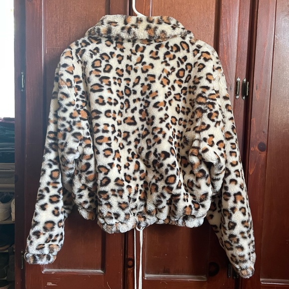 Tilly’s Fluffy Cheetah Jacket - Picture 4 of 9